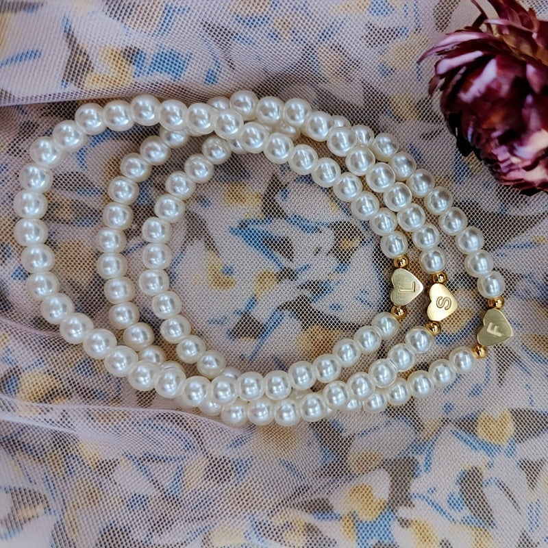 Armbånd – chic med initial en hjerte (A–Z)