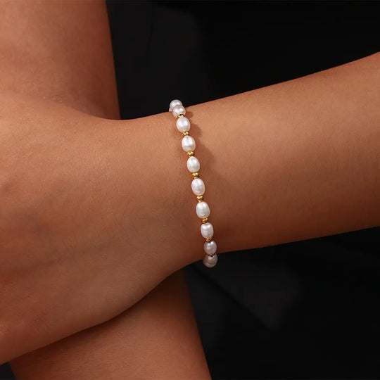 Vintage-Perlenarmband in natürlichem Stil