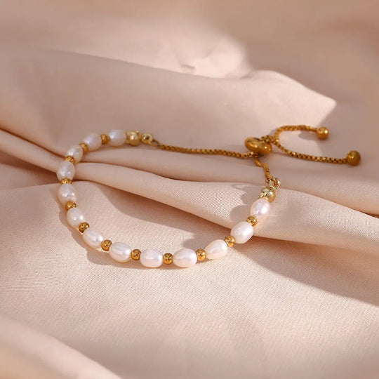 Vintage-Perlenarmband in natürlichem Stil