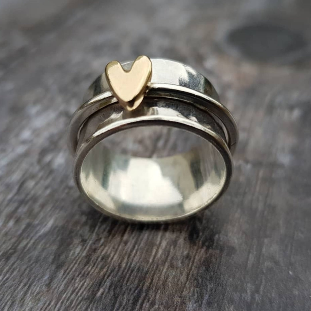 Ring – i sølv med hjerte i guld