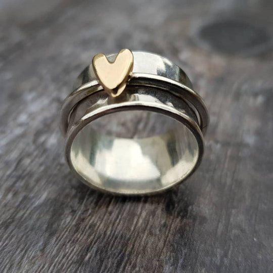 Ring – i sølv med hjerte i guld