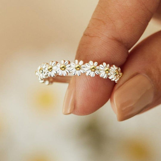 Margueritring – sølv og håndmalet elegance