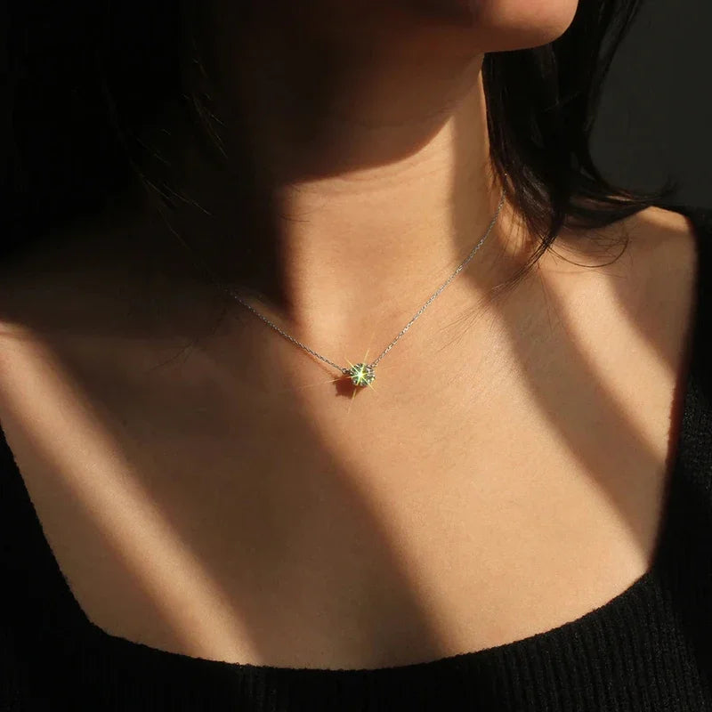Elegant solitaire-halskæde med krystal