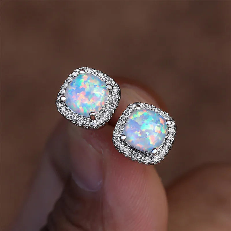 Øreringe – elegante i sølv med opal med Feu hvid rund
