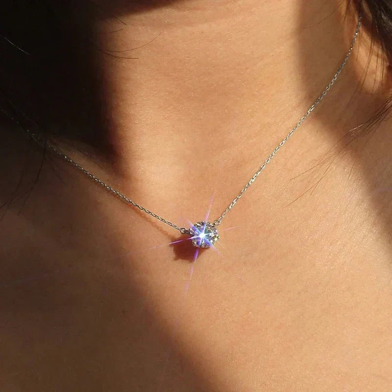 Elegant solitaire-halskæde med krystal