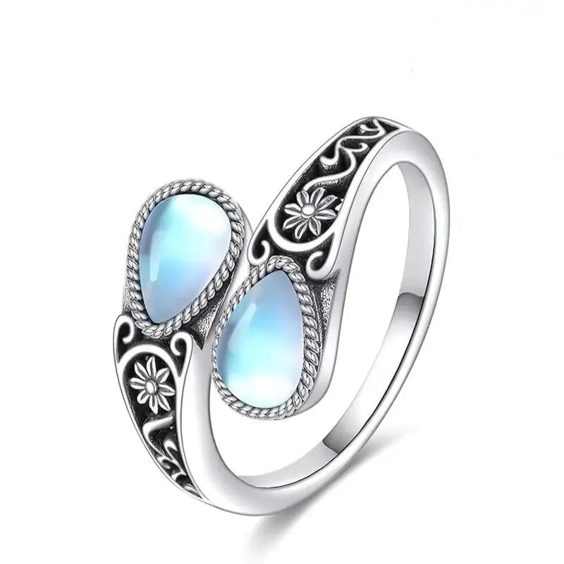 Ring – elegant med blomst en månesten