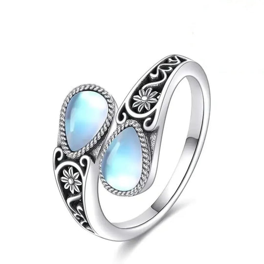 Ring – elegant med blomst en månesten