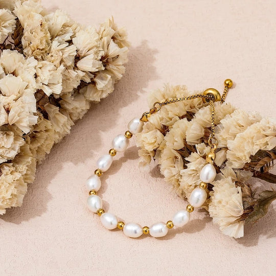 Vintage-Perlenarmband in natürlichem Stil