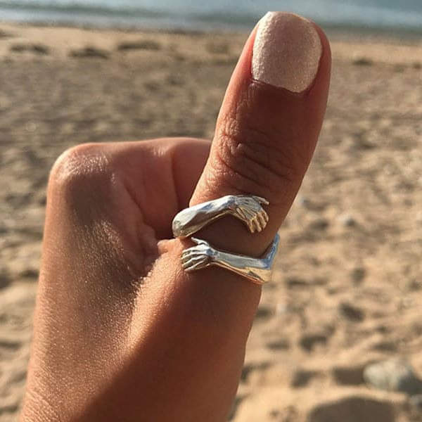 Ring – med l'Étreinte i sølv justerbar