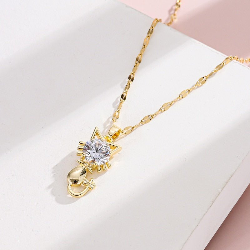 Goldplattierter Katzenanhänger mit Zirkonia