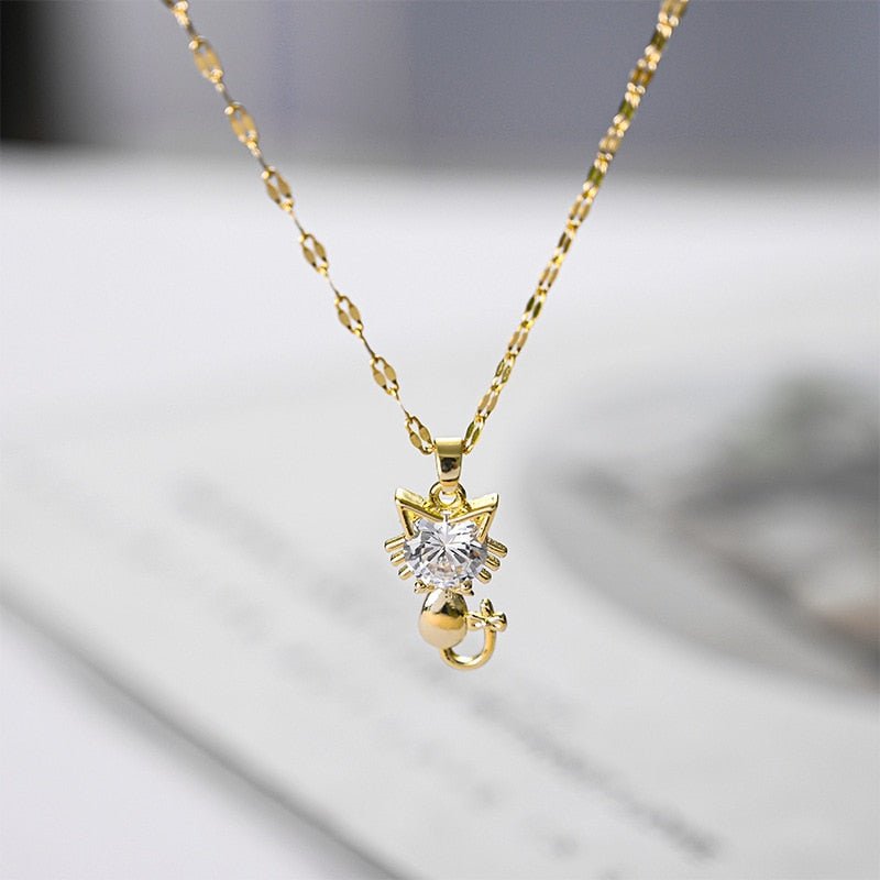 Goldplattierter Katzenanhänger mit Zirkonia