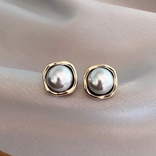 Kassandra – Elegante Vintage-Ohrringe mit schwarzen Perlen