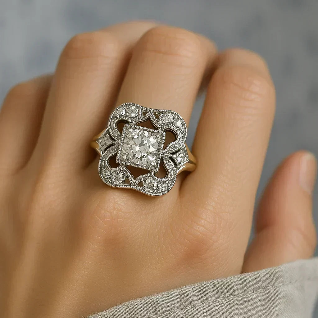 Ring – klassisk i guld med zirkonia vintage