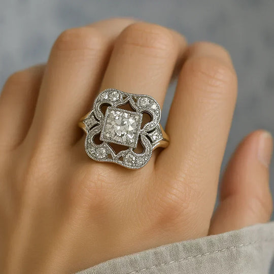 Ring – klassisk i guld med zirkonia vintage